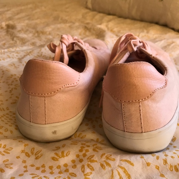 Old Navy sueded classic blush sneakers - Picture 6 of 6